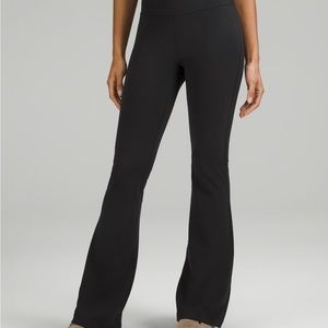 Black lululemon yoga pants